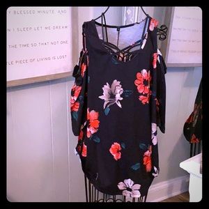 Floral cold shoulder blouse 🌺